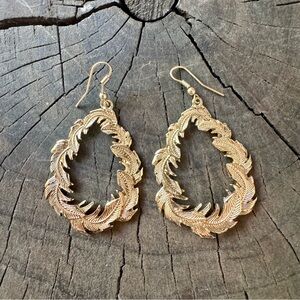 Vintage Gold Tone Dangle Earrings with Elegant Leaf Design for Pierced Ears